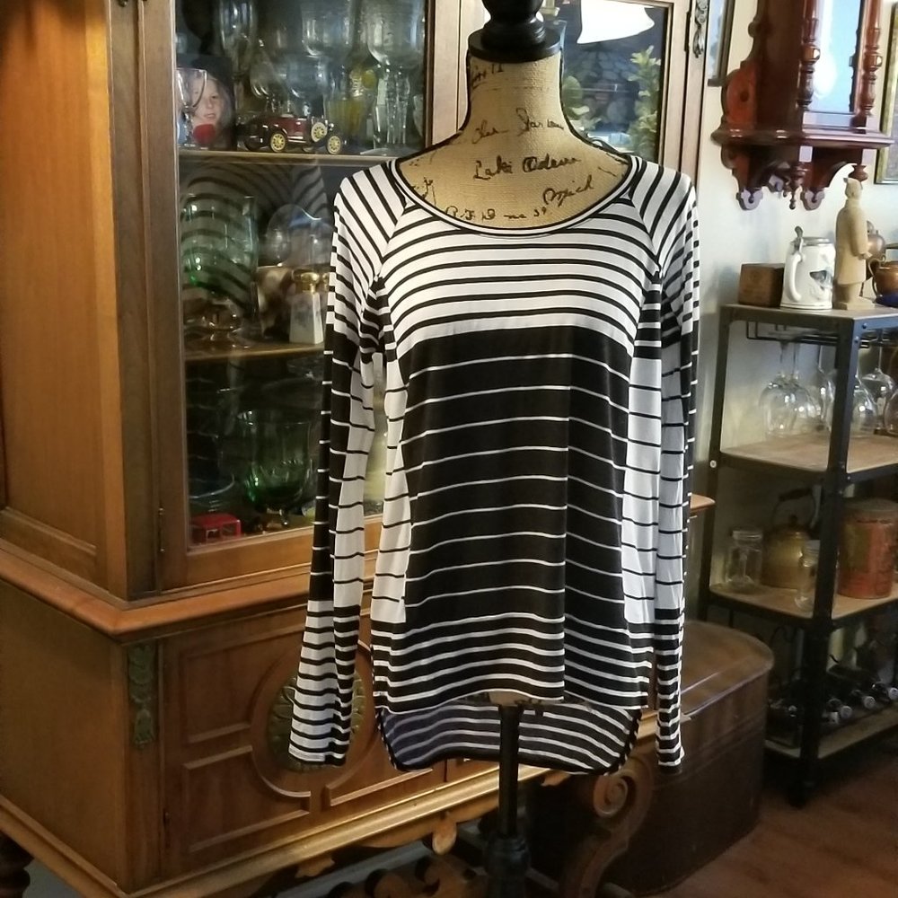 BCBGMAXAZRIA black and white striped print tunic s